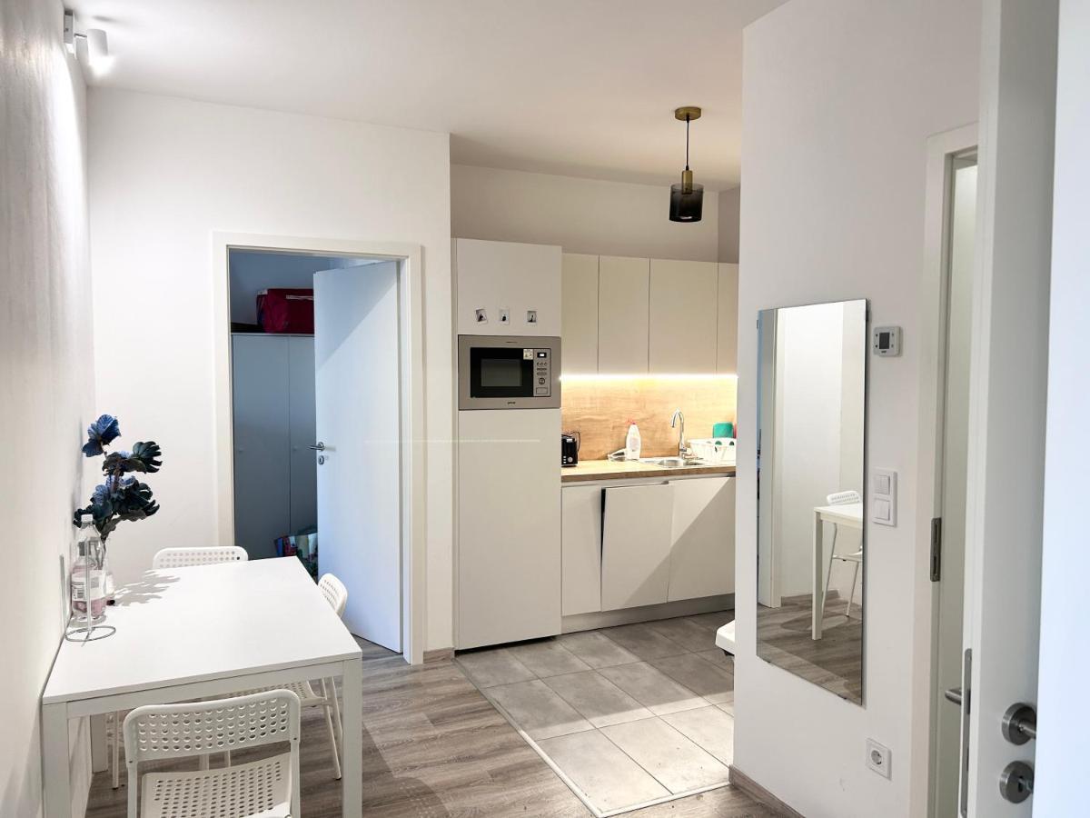 New 2022 Family&Friends Downtown Ac 3Br 2Ba Free Parking Big Balcony Near Metro&Train Station Self Check-In Apt ブダペスト エクステリア 写真