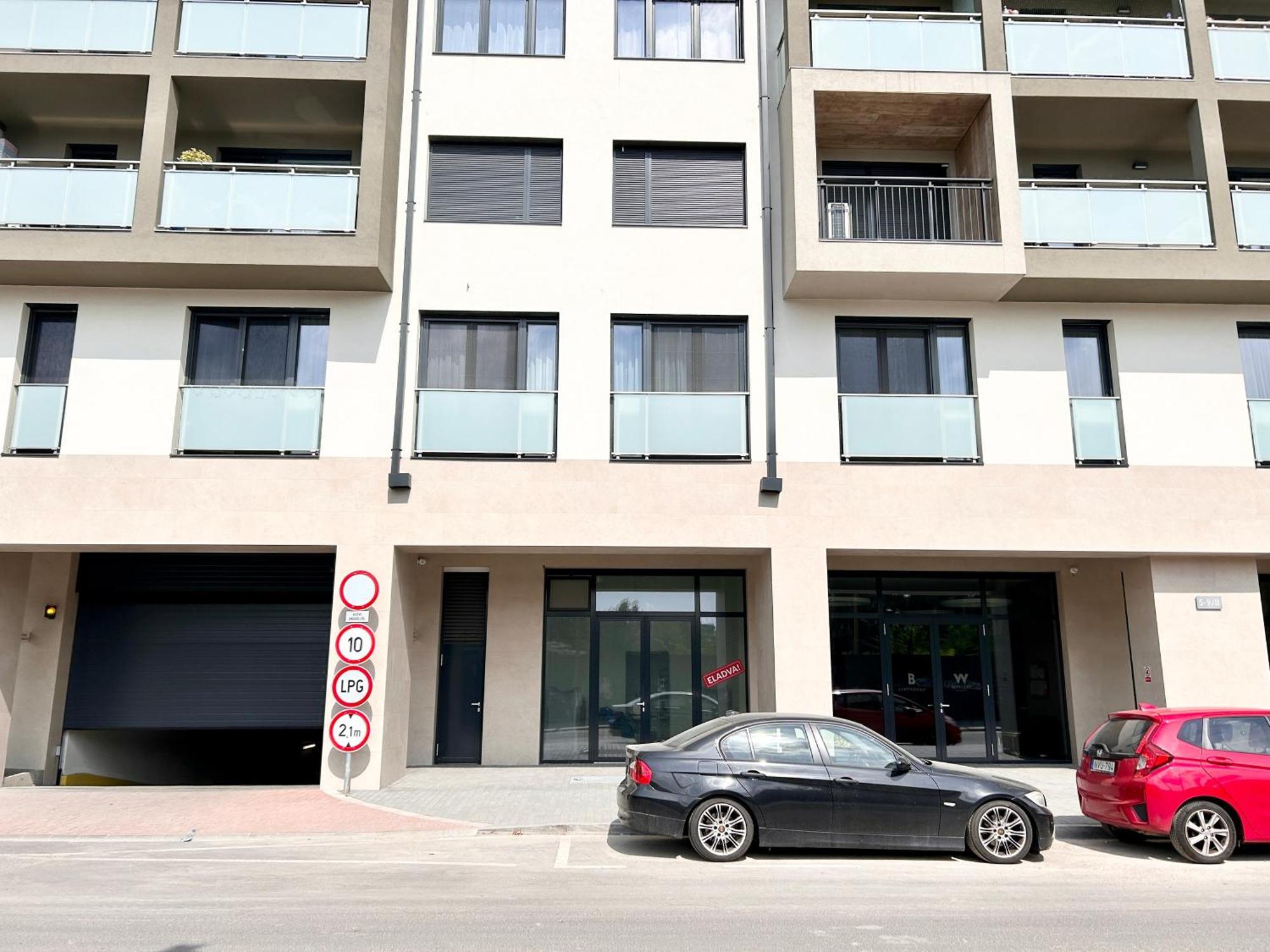 New 2022 Family&Friends Downtown Ac 3Br 2Ba Free Parking Big Balcony Near Metro&Train Station Self Check-In Apt ブダペスト エクステリア 写真
