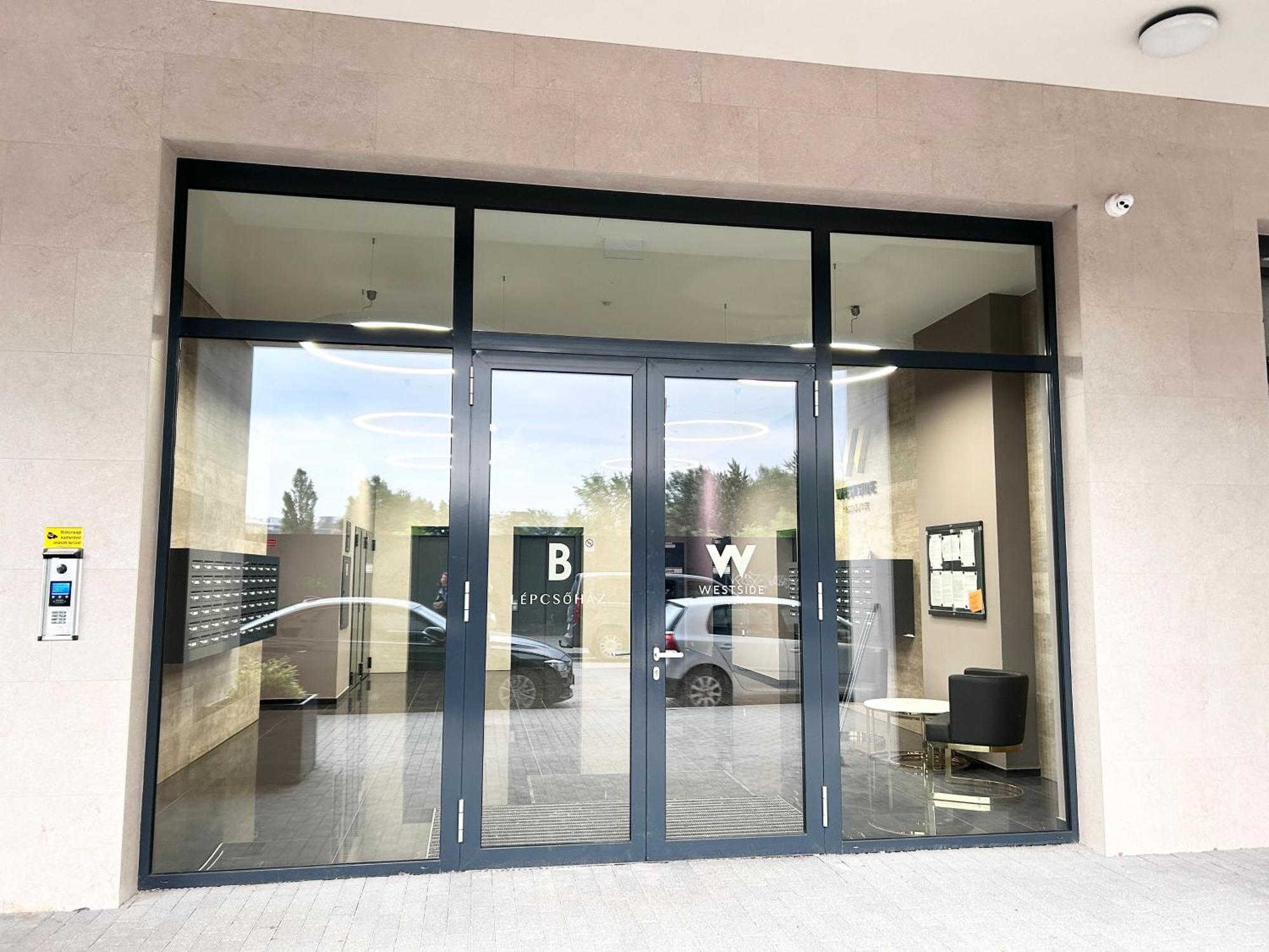 New 2022 Family&Friends Downtown Ac 3Br 2Ba Free Parking Big Balcony Near Metro&Train Station Self Check-In Apt ブダペスト エクステリア 写真